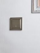 Выключатель встраиваемый одноклавишный проходной с подсветкой IEK BRITE BR-V12-1-10-K37 ВС10-1-7-БрШ шампань