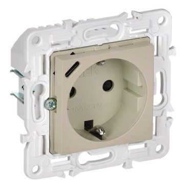 Штепсельная розетка встраиваемая IEK SKANDY 16А SK-R14-16-U14-018-K10 SK-R17B с з/к и шторками с USB A+C 18Вт бежевый
