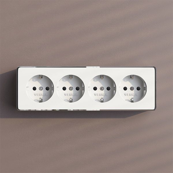 Штепсельная розетка накладная четверная WERKEL GALLANT 16A 250V W5072210  с/з и шторками белый Штепсельная розетка накладная четверная WERKEL GALLANT 16A 250V W5072210  с/з и шторками белый
