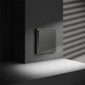 Перекрестный переключатель встраиваемый VOLTUM S70 одноклавишный 10А титан