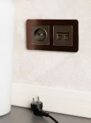 Рамка металлическая 2 поста IEK BRITE BR-M22-M-21-K30 РУ-2-1-Бр коричневая RE AL