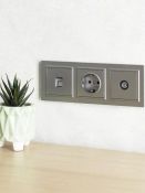 Рамка пластик 3 поста IEK BRITE BR-M32-K46 РУ-3-БрС сталь