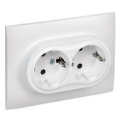 Штепсельная розетка встраиваемая двойная IEK SKANDY 16А SK-R24-16-K01-F SK-R07W с з/к с з/ш в сборе арктический белый