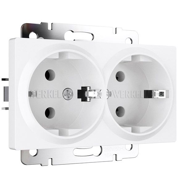Штепсельная розетка встраиваемая двойная WERKEL 16A 250V W1172061 с/з белый матовый