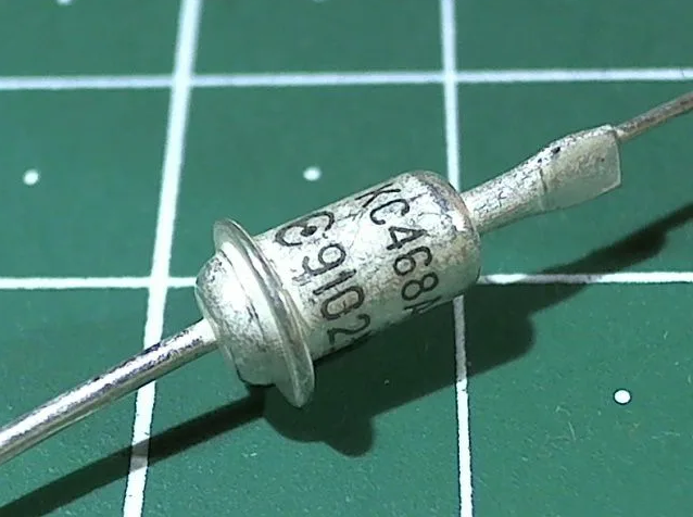 Стабилитрон      6.8V    1.0W  КС468А