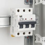 Автоматический выключатель 3-пол. 32А M10N C 10kA AR-M10N-3-C032 ARMAT IEK