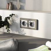 Штепсельная розетка встраиваемая WERKEL 16A 250V W1171165 IP31 с/з и шторками серебряный матовый