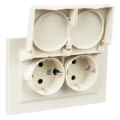 Штепсельная розетка встраиваемая двойная IEK BRITE 16А BR-R26-16-44-K10-F РСбш12-3-44-БрКр с кышкой в сборе бежевый IP44