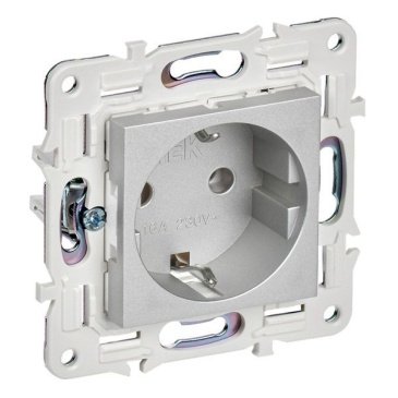 Штепсельная розетка встраиваемая IEK SKANDY 16А SK-R11-16-K23 SK-R05S с з/к без з/ш серебряный