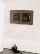Рамка металлическая 2 поста IEK BRITE BR-M22-M-01-K49 РУ-2-1-Бр латунь RE