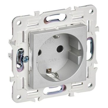 Штепсельная розетка встраиваемая IEK SKANDY 16А SK-R14-16-1-K23 SK-R06S с з/к и шторками безвинтовое крепление серебряный