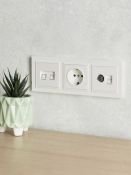 Рамка пластик 3 поста IEK BRITE BR-M32-K36 РУ-3-БрЖ жемчуг