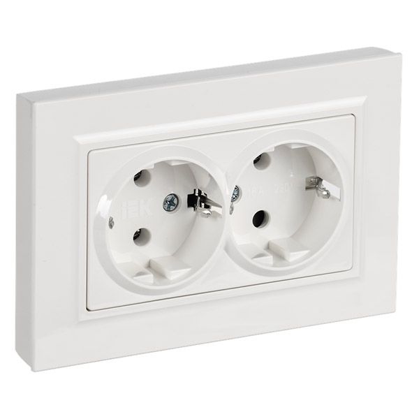 Штепсельная розетка встраиваемая двойная IEK BRITE 16А BR-R27-16-K01-F РСПл12-3-БрБ с з/к без з/ш в сборе плоская белый