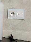 Рамка стеклянная 2 поста IEK BRITE BR-M22-G-41-K01 РУ-2-2-Бр белый RE