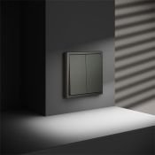 Перекрестный переключатель встраиваемый VOLTUM S70 двухклавишный 10А титан