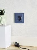 Штепсельная розетка встраиваемая IEK BRITE 16А BR-R14-16-K35 РС14-1-0-БрМ с з/к и шторками маренго