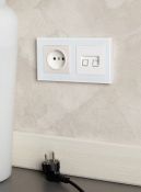 Рамка стеклянная 2 поста IEK BRITE BR-M22-G-K01 РУ-2-2-БрБ белый