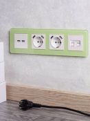 Штепсельная розетка встраиваемая IEK BRITE 16А BR-R14-16-U21-D31-K36 РЮш10-2-БрЖ с з/к и шторками с USB A+A 3,1А жемчуг