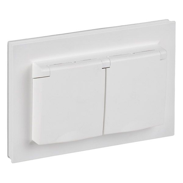 Штепсельная розетка встраиваемая двойная IEK BRITE 16А BR-R26-16-44-K91-F РСбш12-3-44-БрАБ с з/к и шторками с крышкой арктический белый IP44