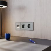 Розетка встраиваемая VOLTUM S70 с заземлением и защитными шторками 16А с USB A+С титан