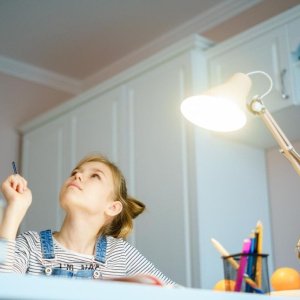 Выбор настольного светильника для школьника Выбор настольного светильника для школьника