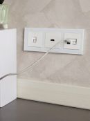 Рамка стеклянная 3 поста IEK BRITE BR-M32-G-K01 РУ-3-2-БрБ белый