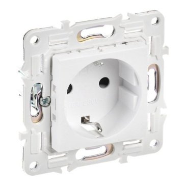 Штепсельная розетка встраиваемая IEK SKANDY 16А SK-R14-16-K01 SK-R04W с з/к без з/ш арктический белый
