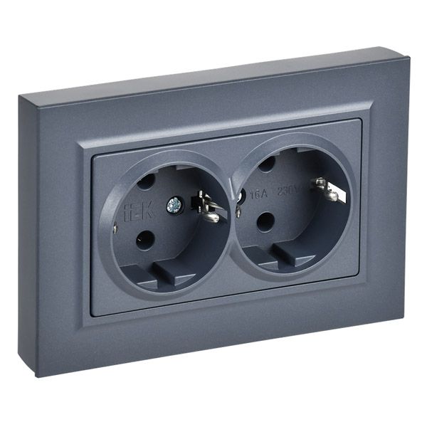 Штепсельная розетка встраиваемая двойная IEK BRITE 16А BR-R27-16-K35-F РСПл12-3-БрМ с з/к без з/ш в сборе плоская маренго