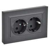 Штепсельная розетка встраиваемая двойная IEK BRITE 16А BR-R28-16-K53-F РСшПл12-3-БрГ с з/к и шторками в сборе плоская графит