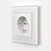 Штепсельная розетка встраиваемая WERKEL 16A 250V W1171061 с/з белый матовый