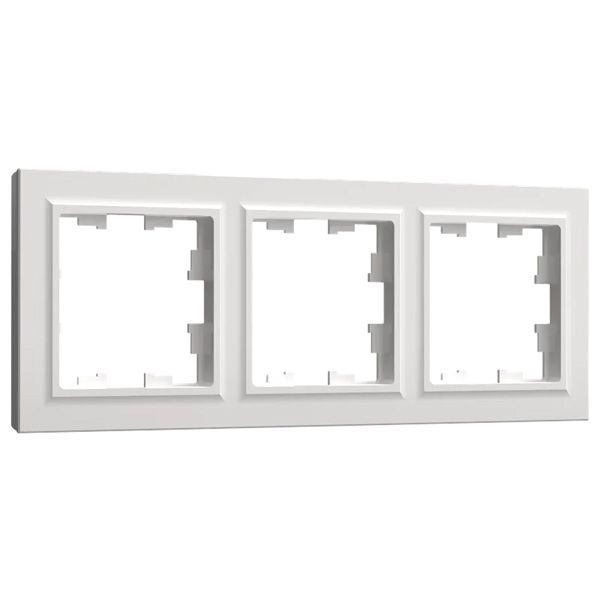 Рамка пластик 3 поста IEK BRITE BR-M32-K01 РУ-3-БрБ белый