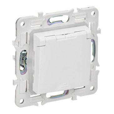 Штепсельная розетка встраиваемая IEK SKANDY 16А SK-R16-16-44-K01 SK-R11W с з/к без з/ш и крышкой арктический белый IP44