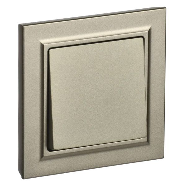 Выключатель встраиваемый одноклавишный IEK BRITE BR-V10-0-10-K37-F ВСР10-1-0-БрШ в сборе шампань