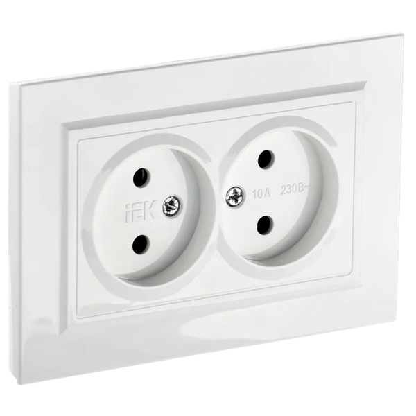 Штепсельная розетка встраиваемая двойная IEK BRITE 10А BR-R20-10-K01-F РС12-2-БрБ без з/к и шторками в сборе белый