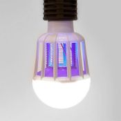 Лампа-ловушка светодиодная для летающих насекомых UL-00012747 LED-А75-10W-6500К-E27-FR-MKL 6500K+UV и UV