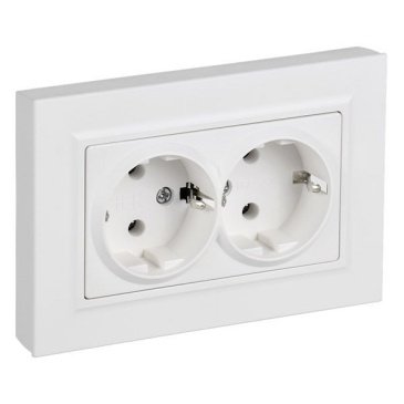 Штепсельная розетка встраиваемая двойная IEK BRITE 16А BR-R27-16-K91-F РСПл12-3-БрАБ с з/к без з/ш в сборе плоская арктический белый
