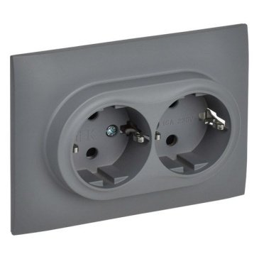 Штепсельная розетка встраиваемая двойная IEK SKANDY 16А SK-R24-16-K03-F SK-R07Gr с з/к с з/ш в сборе серый