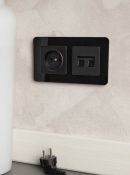Штепсельная розетка встраиваемая IEK BRITE 10А BR-R10-10-K02 РС10-1-0-БрЧ без з/к и шторками черный