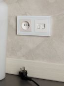 Рамка стеклянная 2 поста IEK BRITE BR-M22-G-31-K01 РУ-2-2-Бр белый матовый