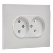 Штепсельная розетка встраиваемая двойная IEK SKANDY 10А SK-R20-10-K01-F SK-R10W без з/к без шторок в сборе арктический белый