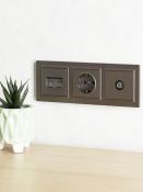 Рамка пластик 3 поста IEK BRITE BR-M32-K45 РУ-3-БрТБ бронза