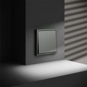 Проходной переключатель встраиваемый VOLTUM S70 одноклавишный 10А титан