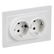 Штепсельная розетка встраиваемая двойная IEK BRITE 16А BR-R24-16-K91-F РСш12-3-БрАБ с з/к со шторками в сборе арктический белый