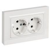 Штепсельная розетка встраиваемая двойная IEK BRITE 16А BR-R28-16-K01-F-PRO РСшПл12-3-БрБ с з/к и шторками в сборе плоская белый