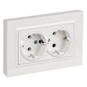 Штепсельная розетка встраиваемая двойная IEK BRITE 16А BR-R27-16-K01-F РСПл12-3-БрБ с з/к без шторок в сборе белый