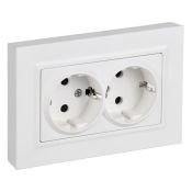 Штепсельная розетка встраиваемая двойная IEK BRITE 16А BR-R28-16-K91-F РСшПл12-3-БрАБ с з/к и шторками в сборе плоская арктический белый