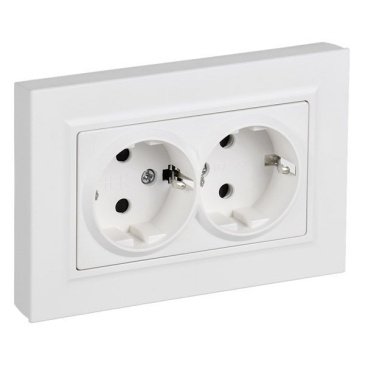 Штепсельная розетка встраиваемая двойная IEK BRITE 16А BR-R28-16-K91-F РСшПл12-3-БрАБ с з/к и шторками в сборе плоская арктический белый