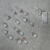 гирлянда НИТЬ Белый с насадками «Шарики» серебристая нить, 15 LED, батарейки ААх2 1,6м IP20