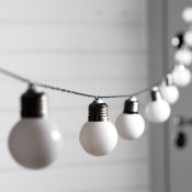 Садовая гирлянда Белый теплый с насадками «Белые шары» 2,7м тёмная нить, 10 LED на солнечной батарее IP44