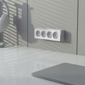 Штепсельная розетка накладная четверная WERKEL GALLANT 16A 250V W5072210  с/з и шторками белый Штепсельная розетка накладная четверная WERKEL GALLANT 16A 250V W5072210  с/з и шторками белый